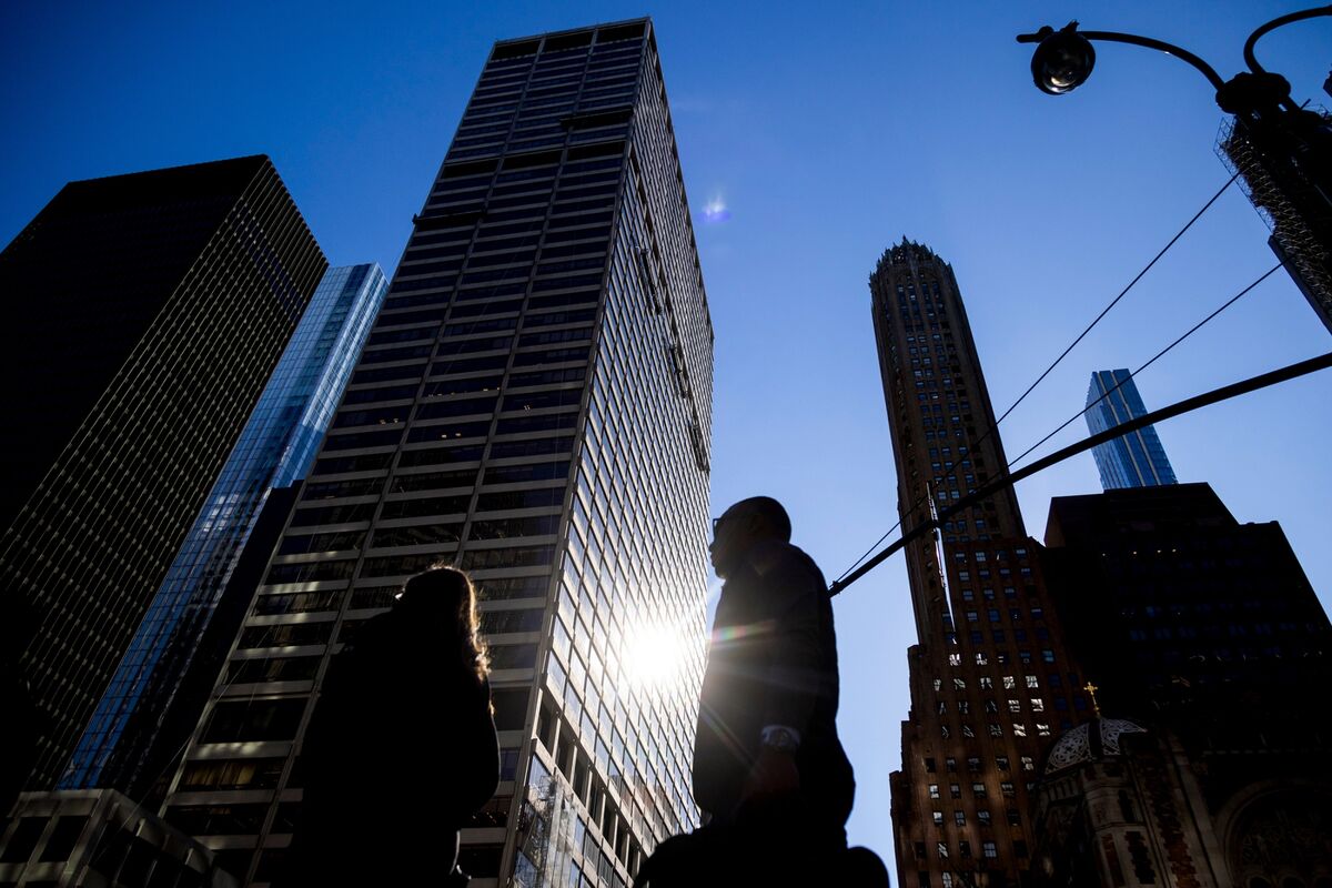 Illustrative photo for: Blackstone private equity real estate Faces Challenges as