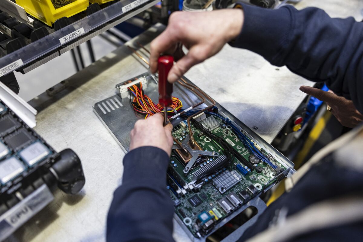 Illustrative photo for: Canadian quantum computing funding boosts firms with C$92M