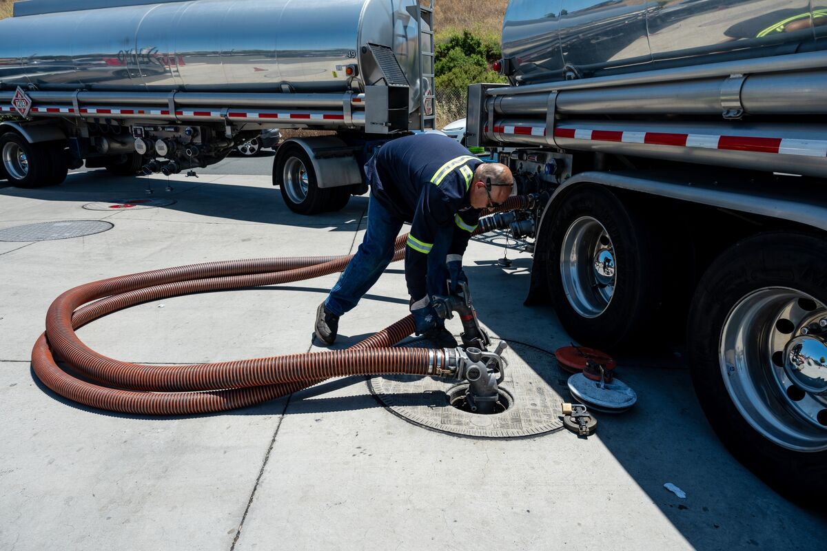 Illustrative photo for: Brent oil price decline: Falls Below $60 per Barrel for