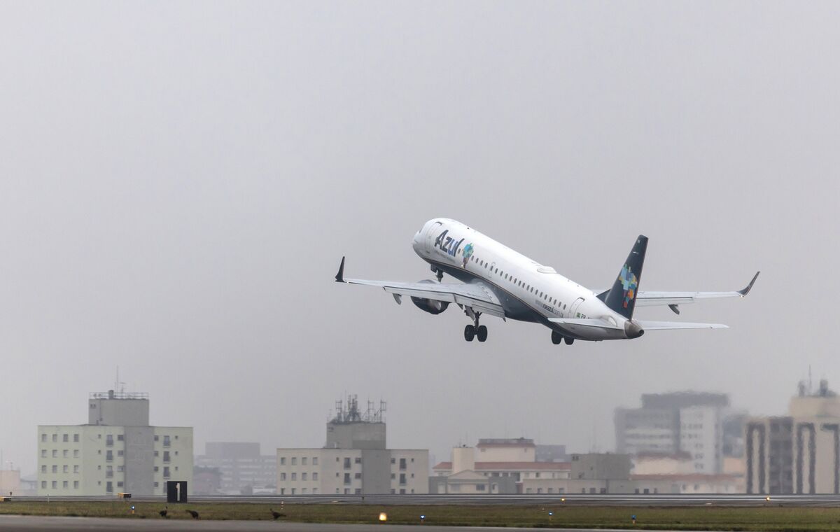 Illustrative photo for: Azul Airline Bankruptcy Plan Focuses on Debt Reduction and