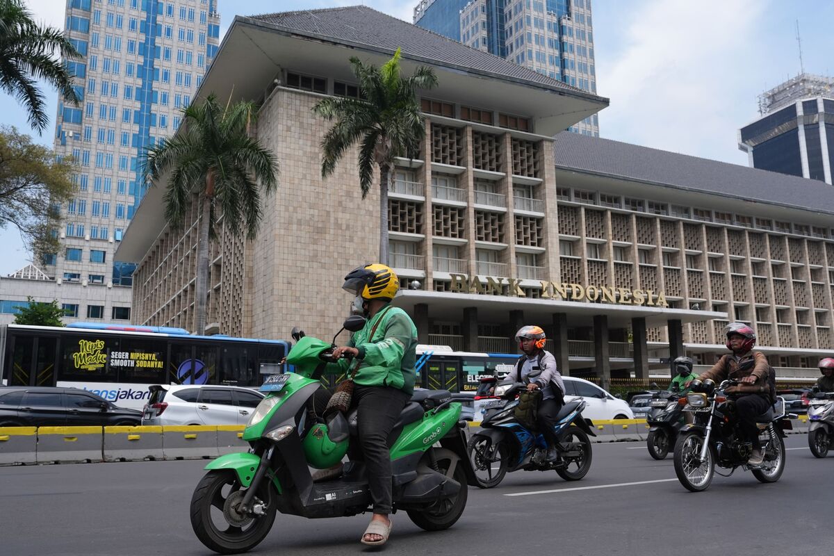 Illustrative photo for: Bank Indonesia interest rate held steady to support rupiah