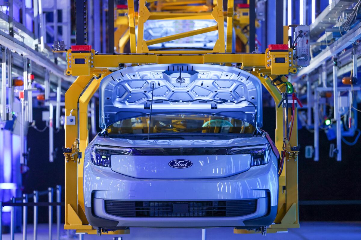 Illustrative photo for: Ford LG battery deal Cancelled as Ford Shifts EV Strategy