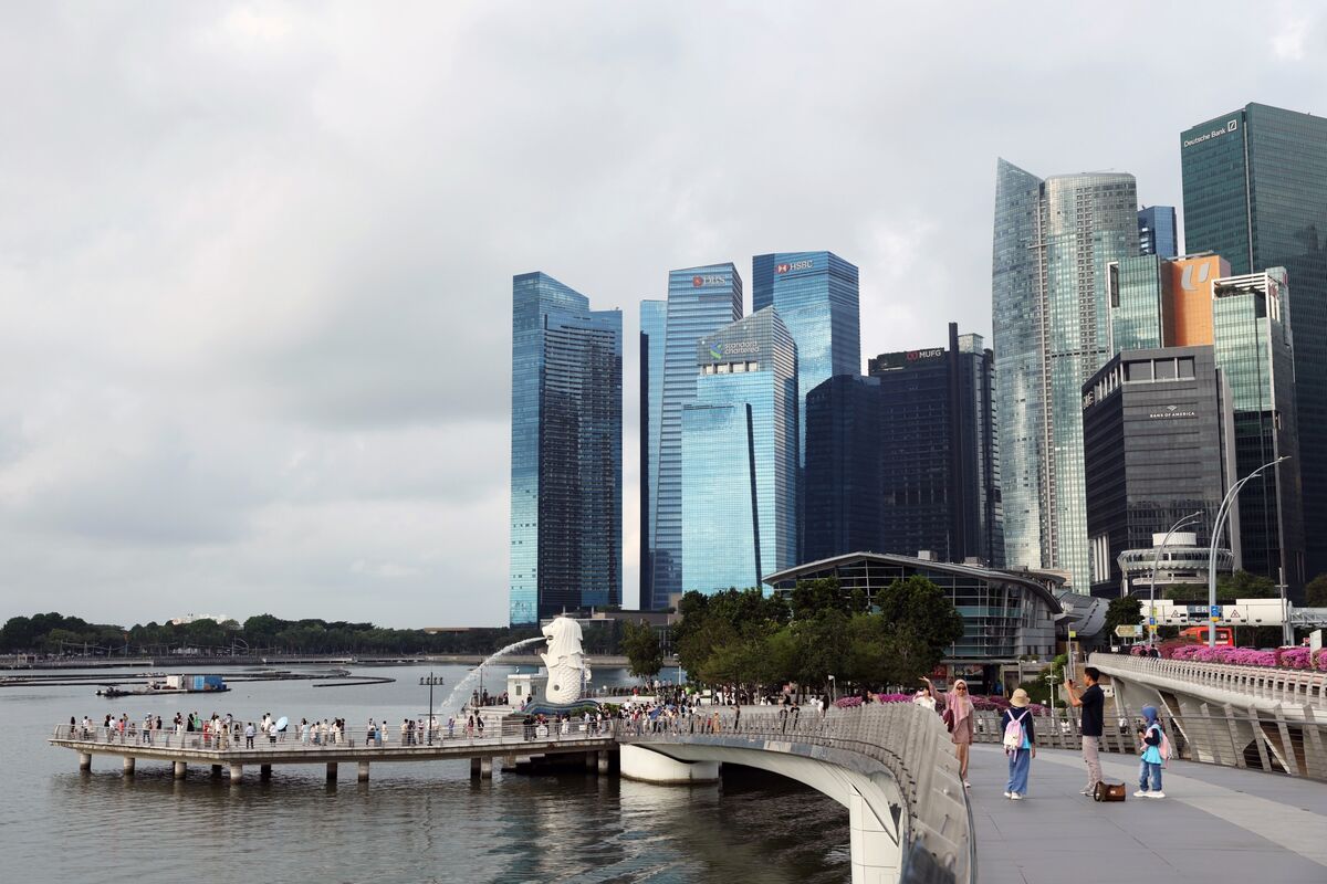 Illustrative photo for: Singapore bond sensitivity Treasury lessens amid