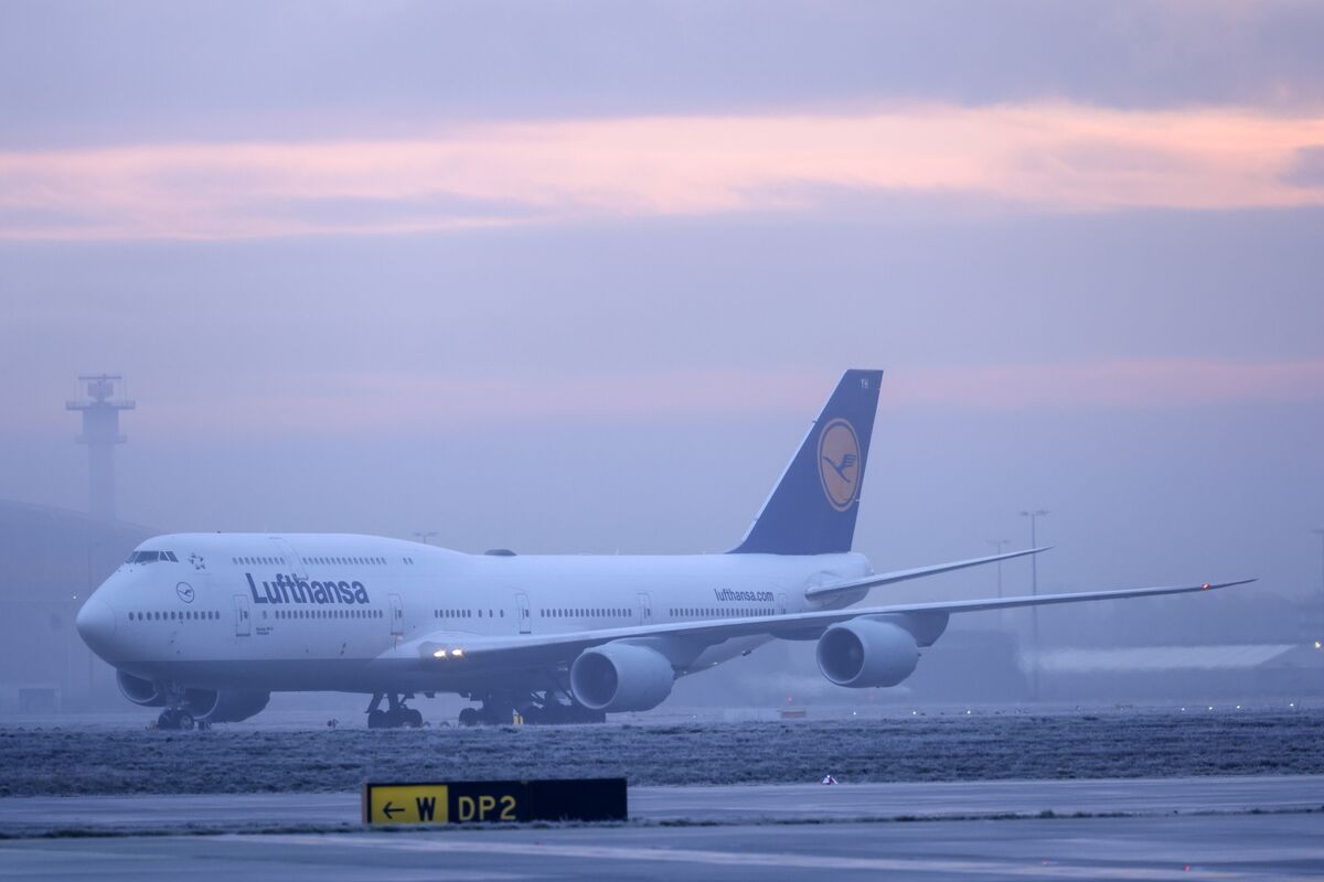 Illustrative photo for: Lufthansa Boeing 747 sale nets $400M Holiday Bonus from