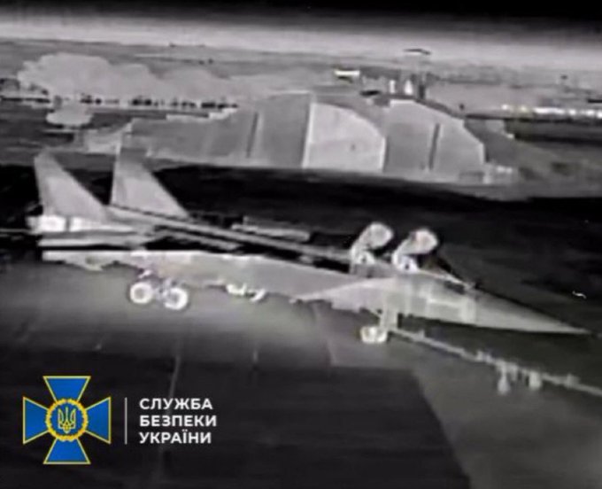 Illustrative photo for: Ukrainian Suicide Drones Destroy $40M Russian MiG-31 at