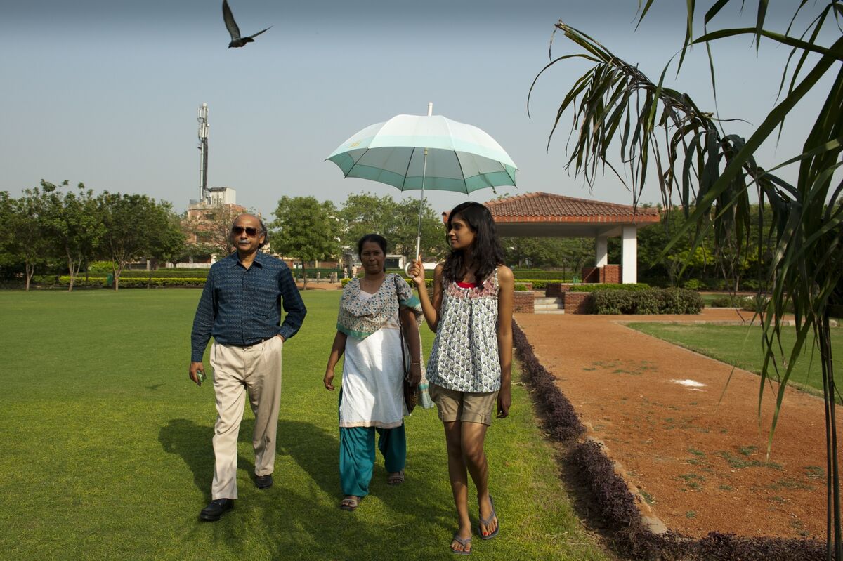 Illustrative photo for: China India middle income: China Now Leads in Middle-Income