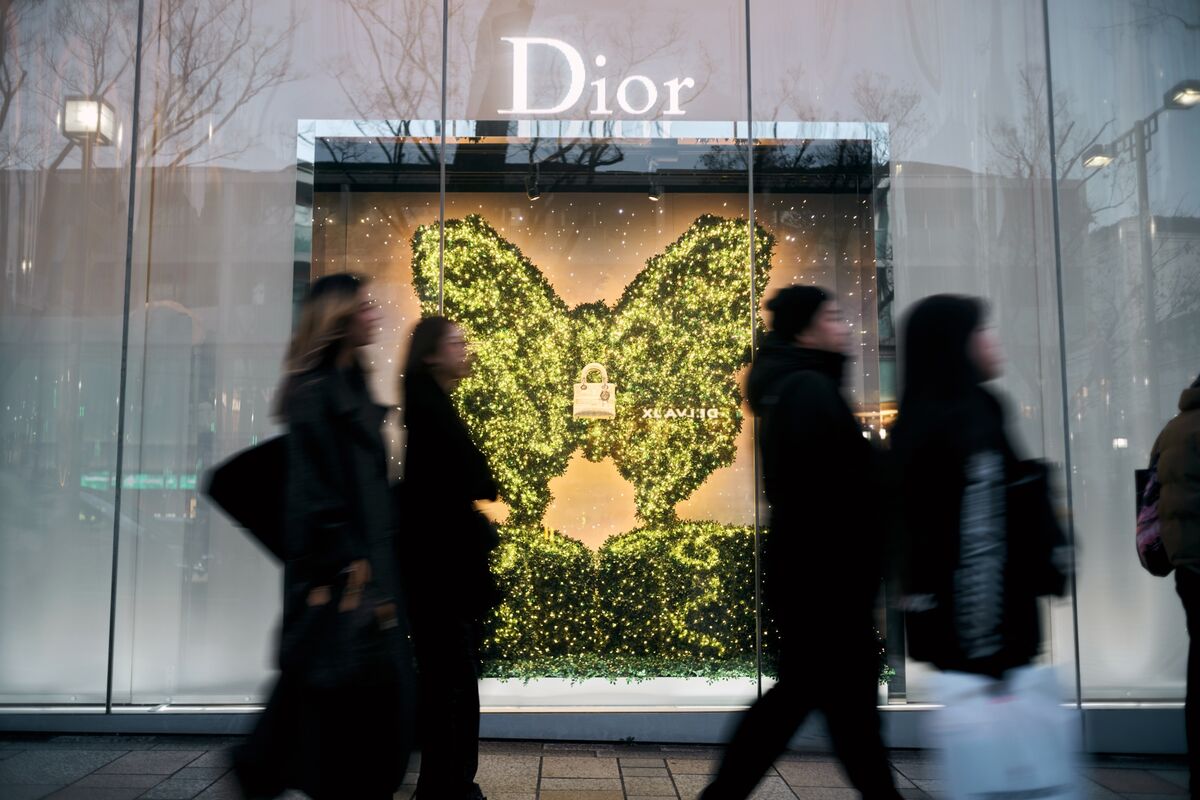 Illustrative photo for: Japan economic comparison: Central Bank Says It's Not 1995