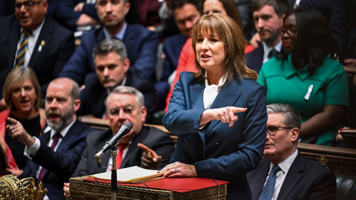 Illustrative photo for: UK government borrowing decrease in November driven by