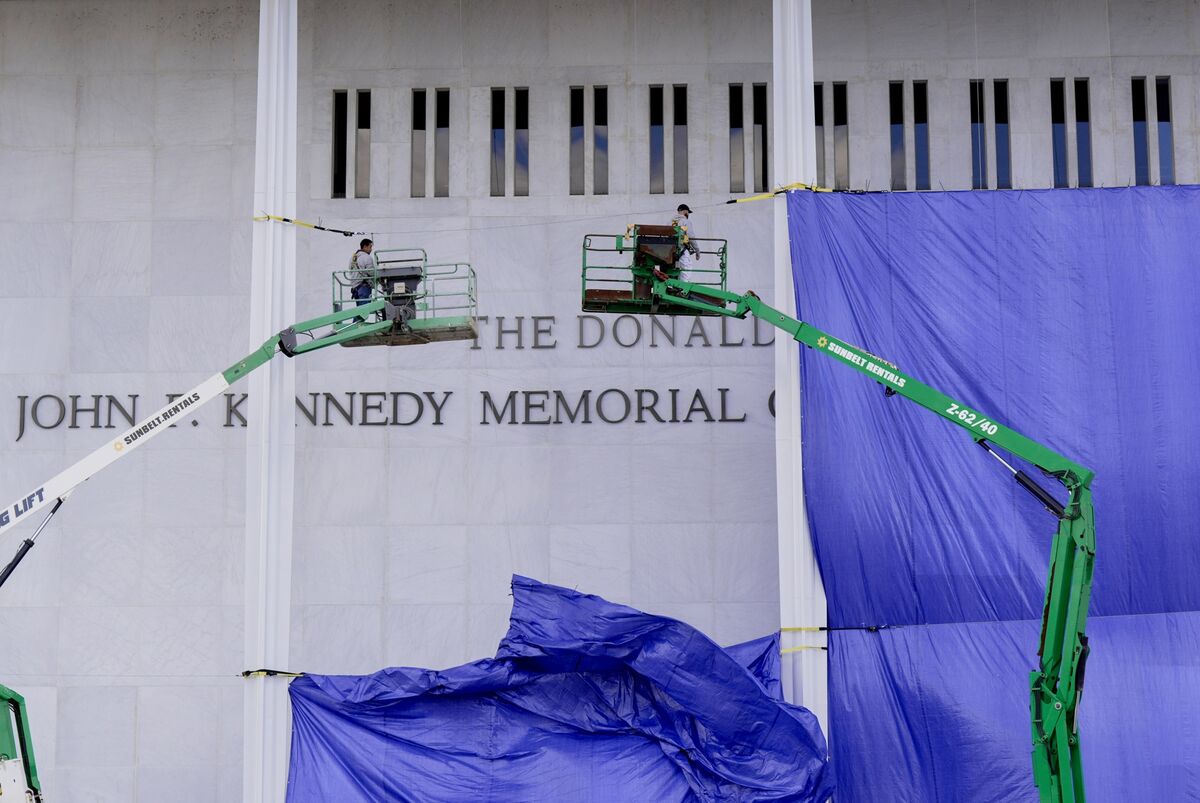 Illustrative photo for: Trump name added memorial at Kennedy Center amid board