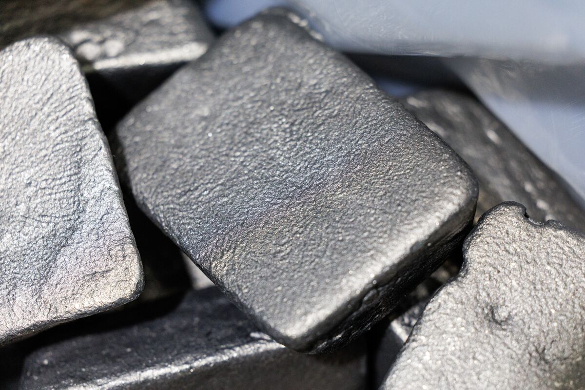 Illustrative photo for: China rare earth magnet exports decline 11% in November