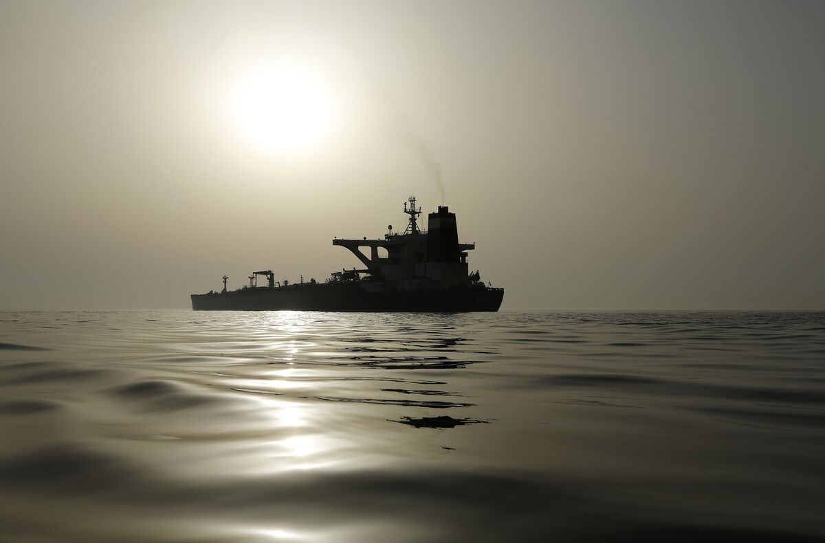 Illustrative photo for: US Oil Tanker Boarding Near Venezuela Sparks Tensions