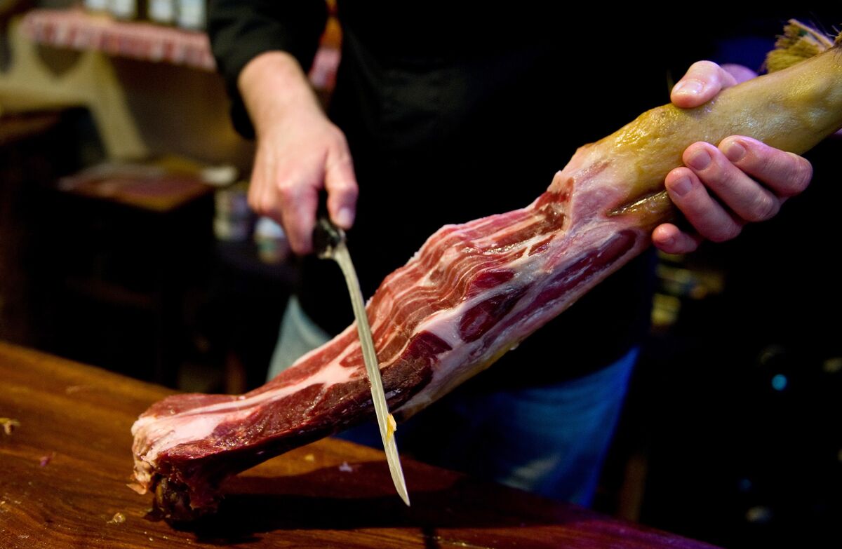 Illustrative photo for: Javier Blas Warns of Iberico Ham Christmas Risk Amid Animal