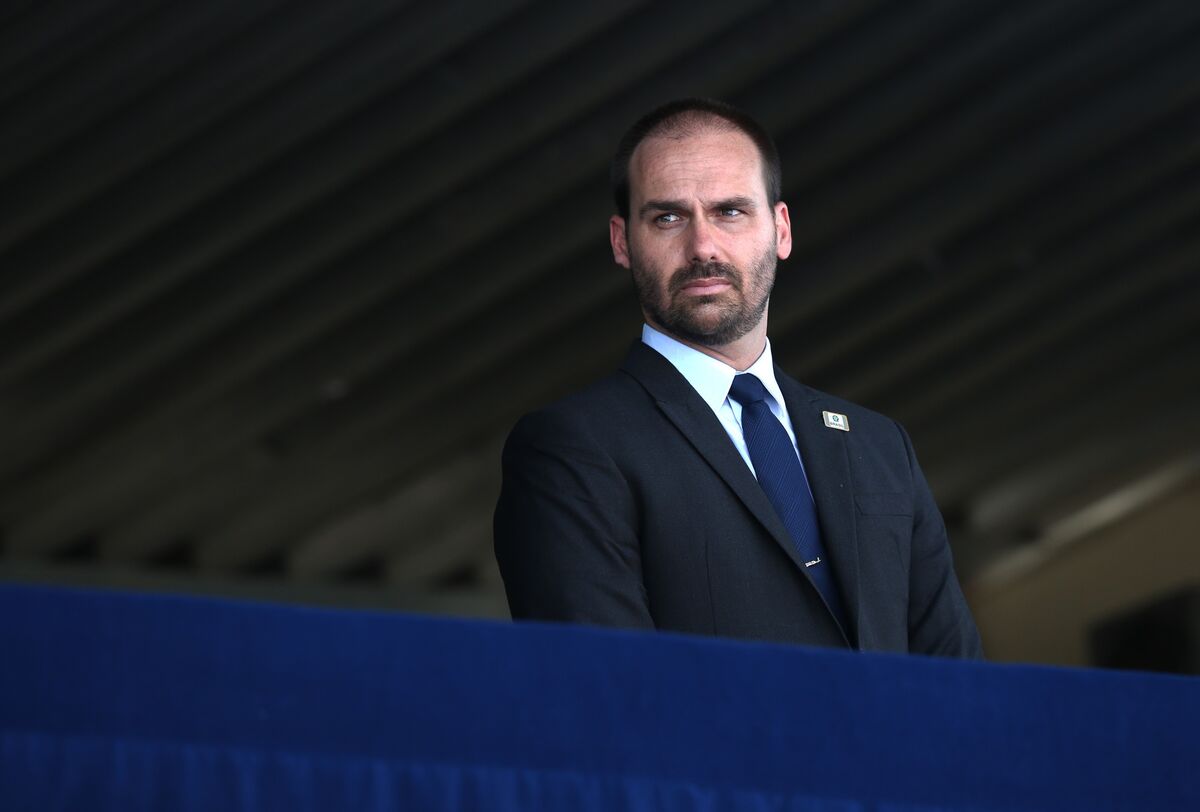 Illustrative photo for: Eduardo Bolsonaro passport cancellation amid efforts to