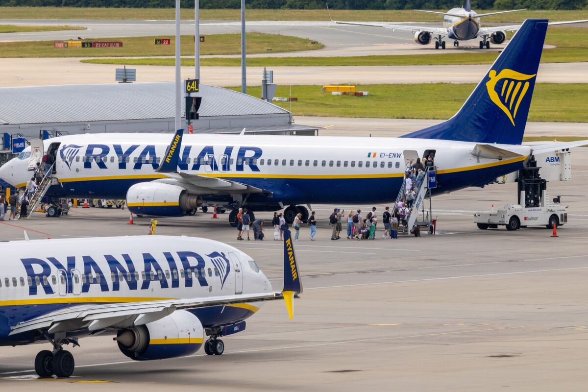 Illustrative photo for: Europe no thrills airline Gains Investors Amid Cautious