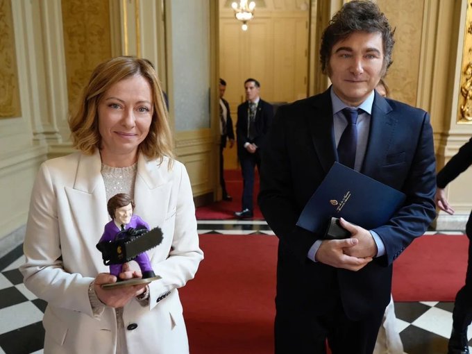 Illustrative photo for: Gifts from World Leaders: Meloni Auctions Python Shoes,