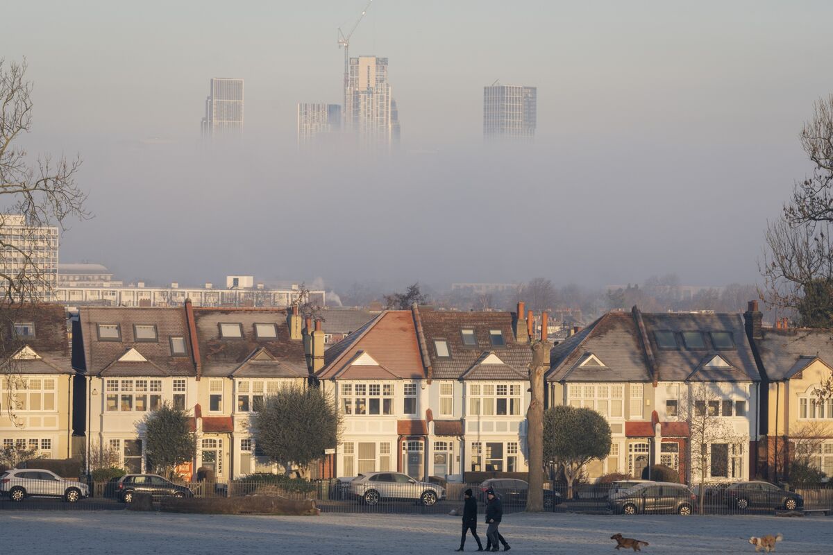 Illustrative photo for: London wood burning stoves face scrutiny over pollution and