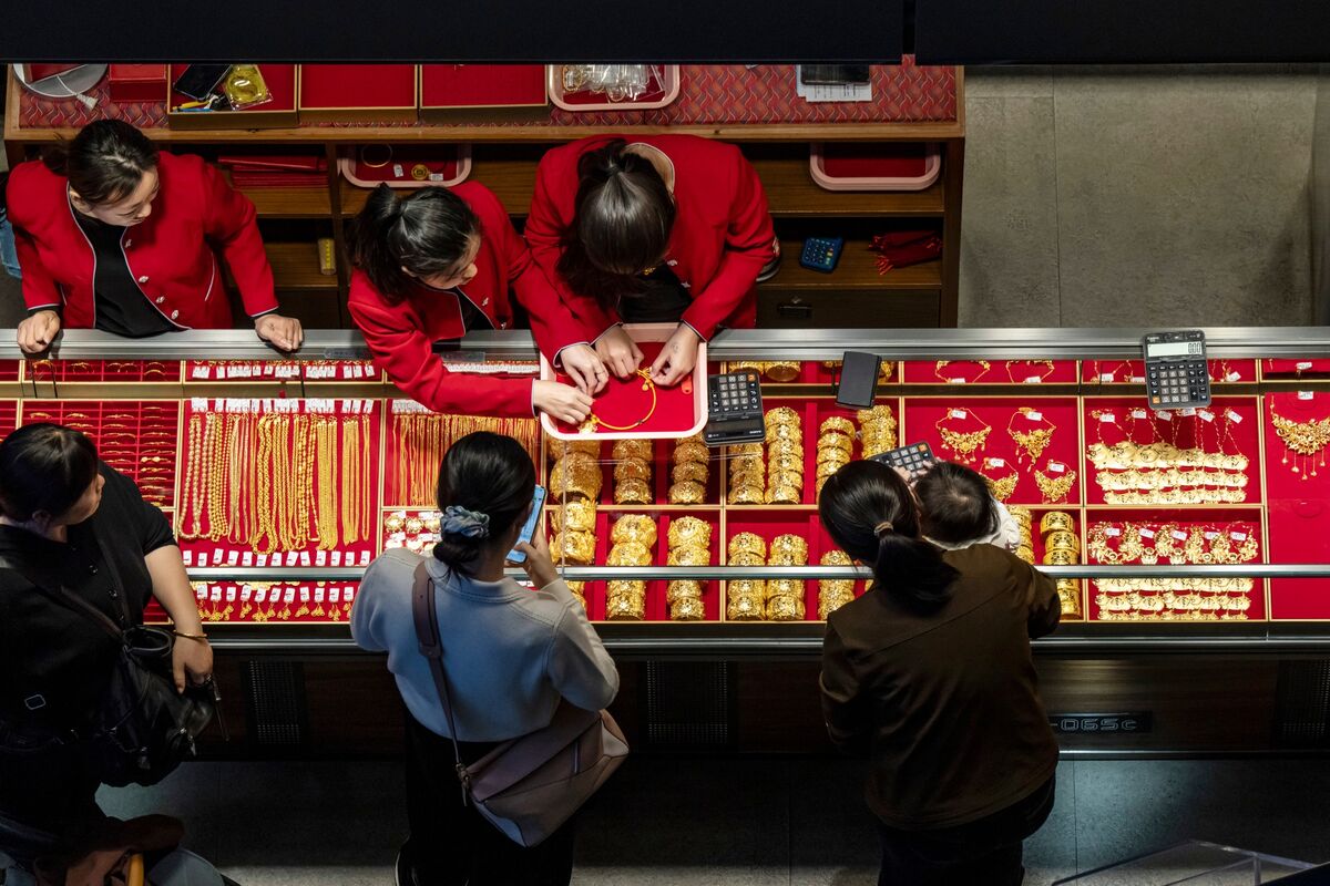 Illustrative photo for: China silver investment restrictions cause fund to turn