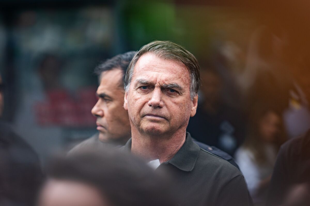 Illustrative photo for: Bolsonaro medical procedure: Former President Treated for