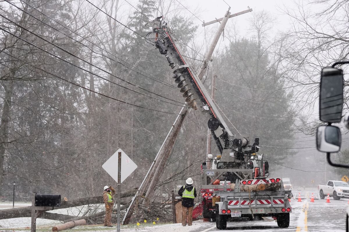 Illustrative photo for: Northern US winter storm causes power outages for 200,000+