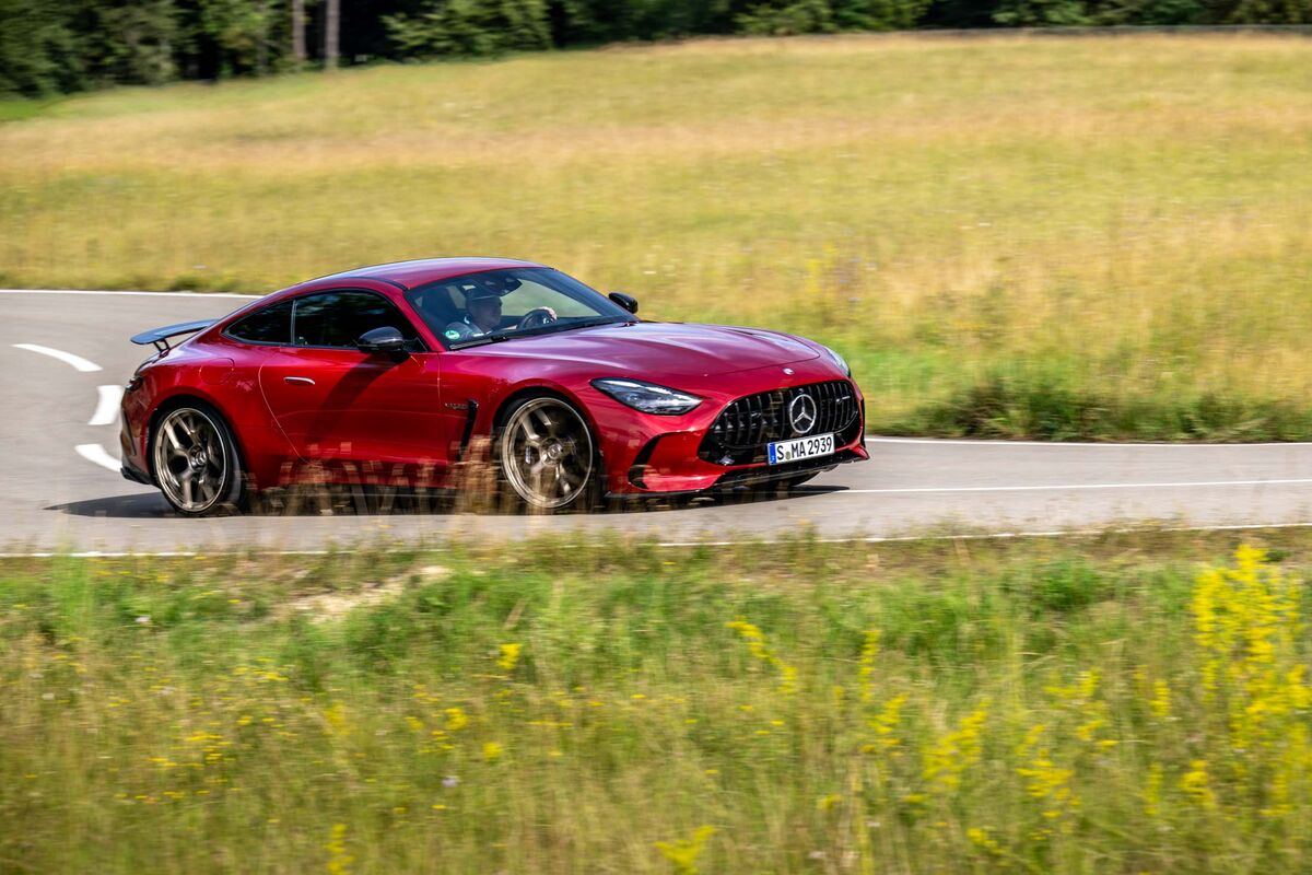 Illustrative photo for: Critic's Car of the Year: A $200,000 Mercedes Benz hybrid