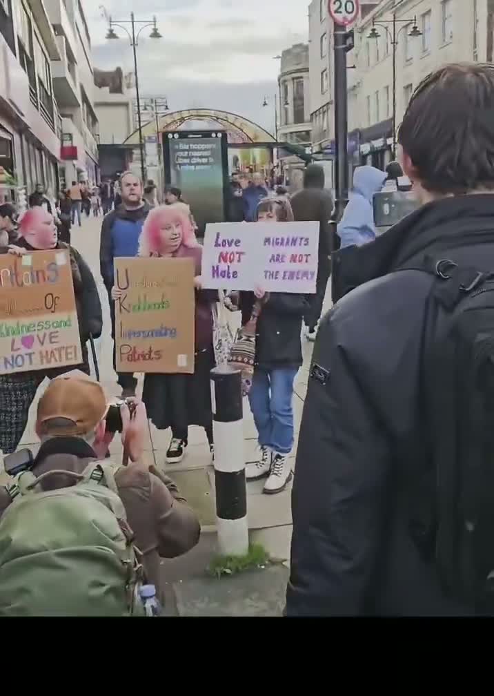 Illustrative photo for: Counter protest against immigration at Sheffield migrant