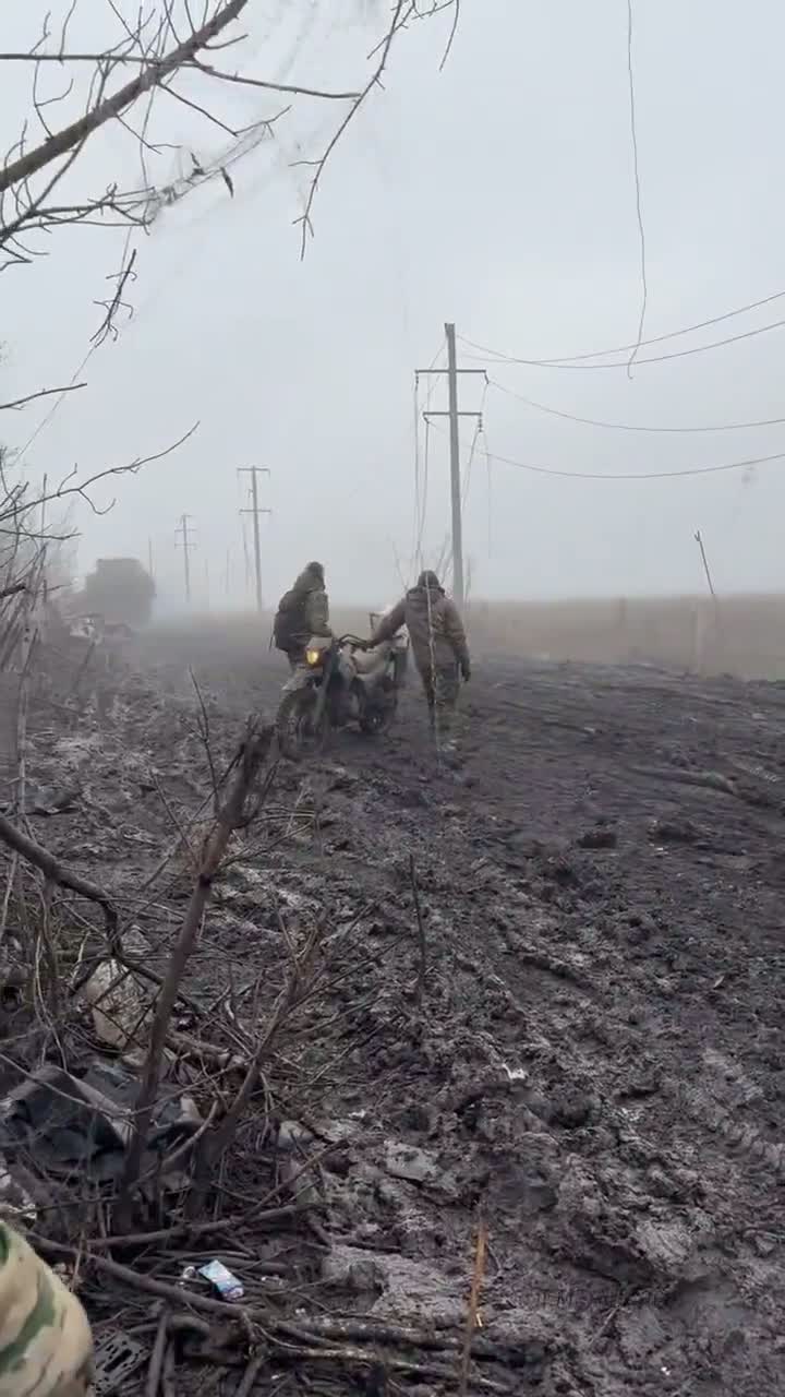 Illustrative photo for: Russian armored vehicle movement Near Frontlines Raises