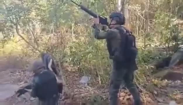 Illustrative photo for: Thai soldier Cambodia drone shot down near border with M16A3