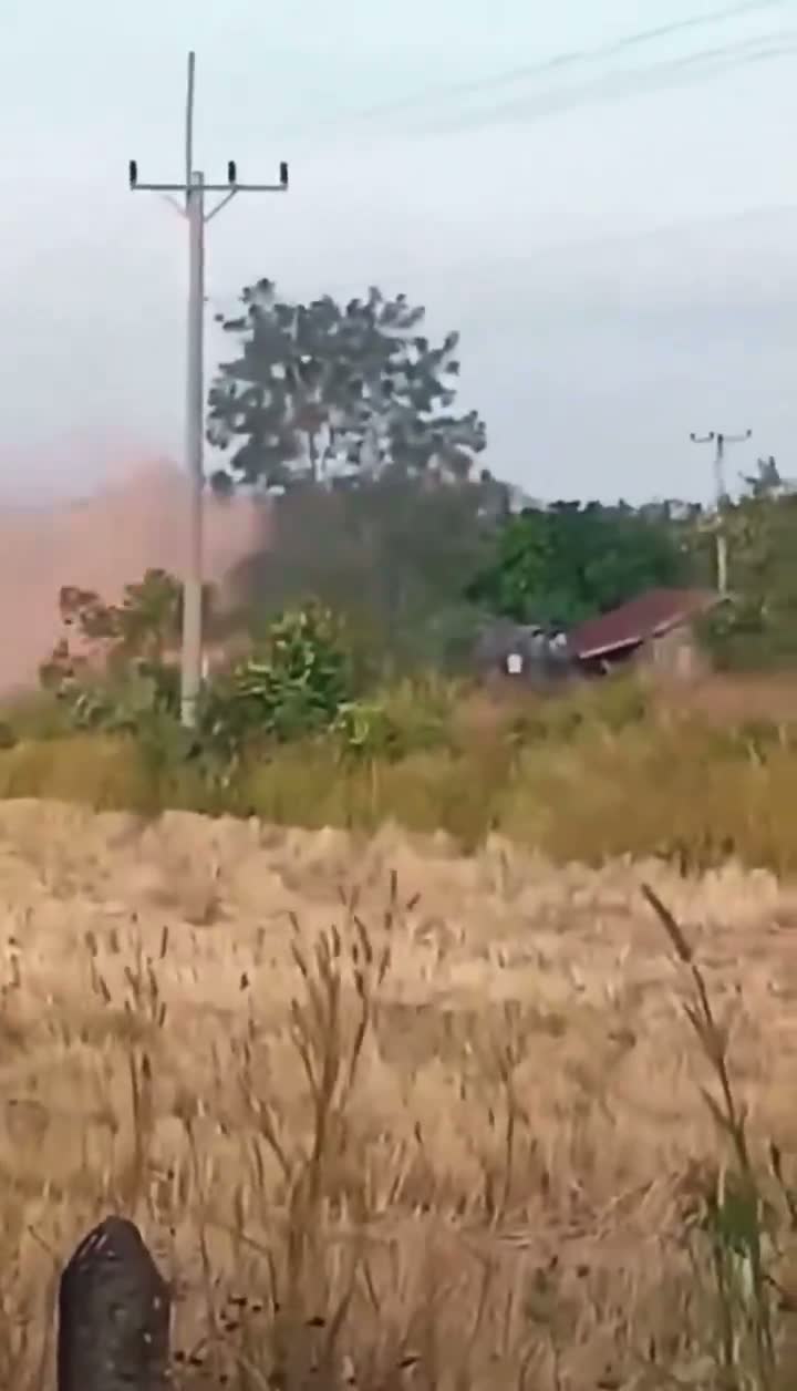 Illustrative photo for: Cambodian soldiers rocket attack Thai territory from behind
