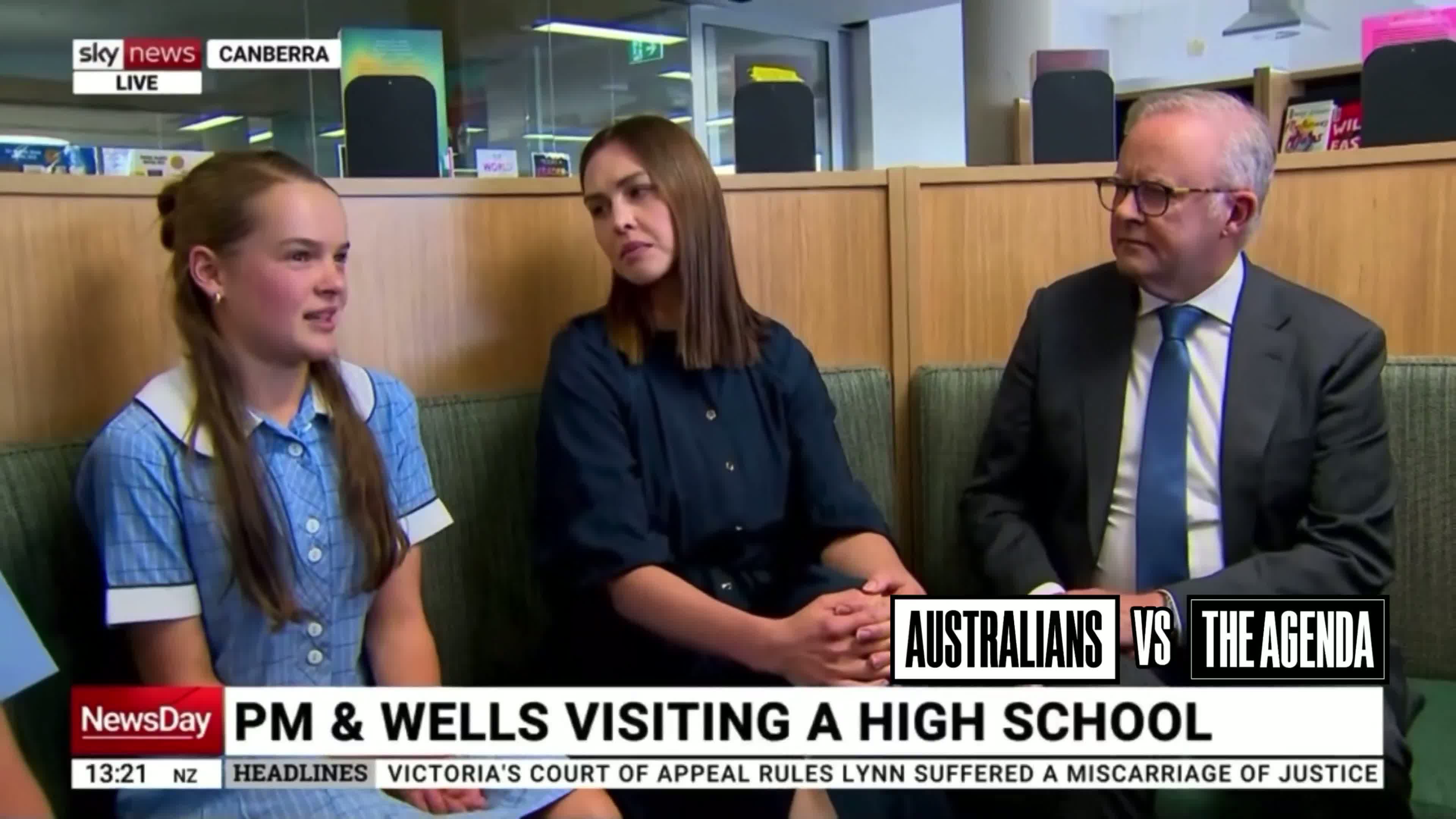 Illustrative photo for: Australian schoolgirl social media ban sparks debate; PM