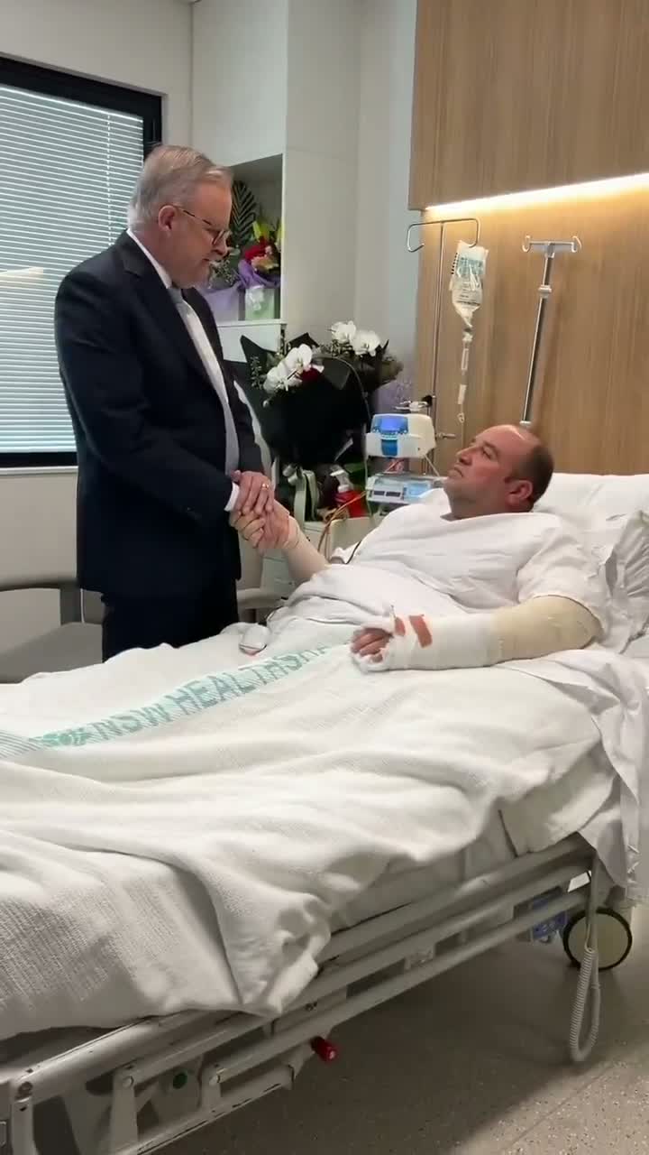 Illustrative photo for: Australian Prime Minister Honors Bondi Beach Hero Who