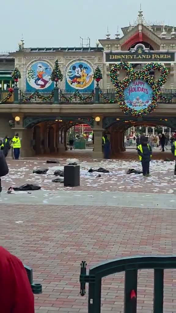 Illustrative photo for: Disneyland Paris Magic Diminished by Ongoing Disneyland