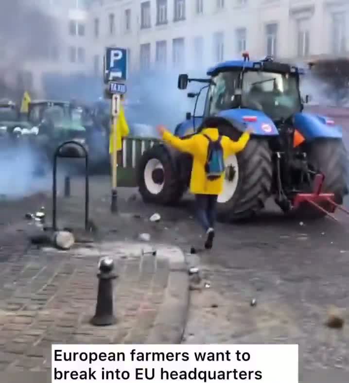 Illustrative photo for: EU farmers protests turn violent in tractor demonstrations