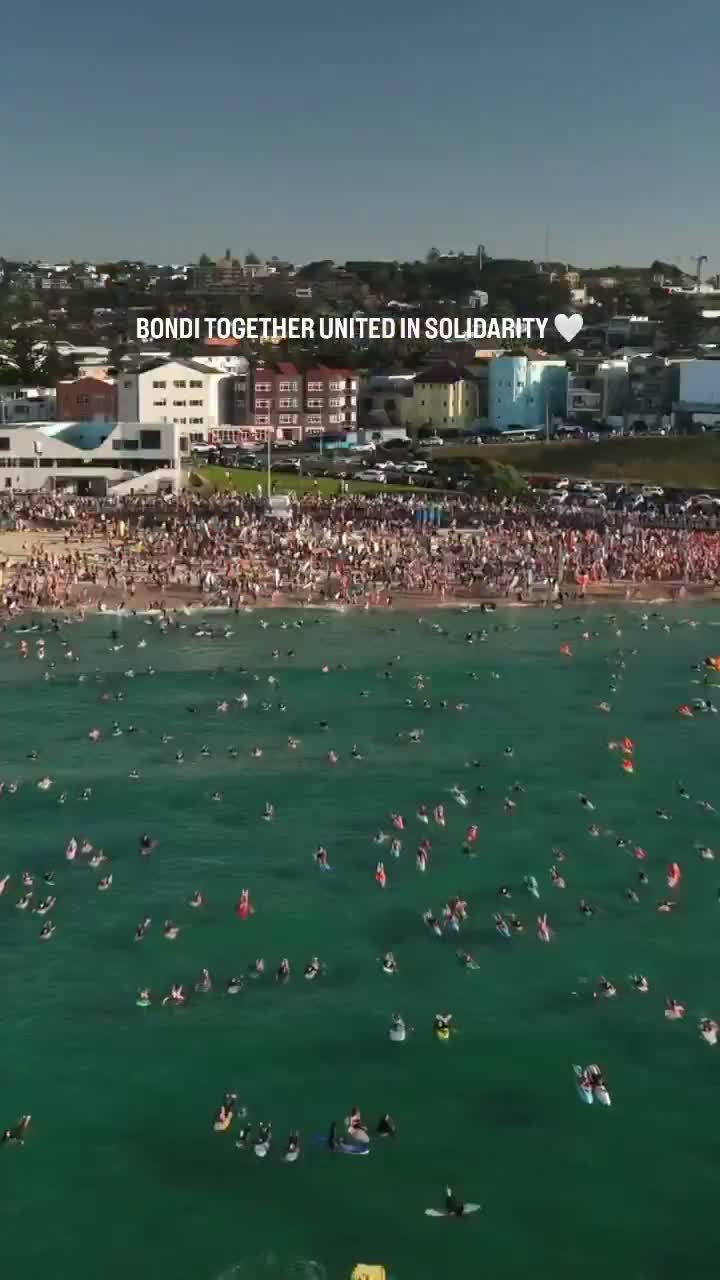 Illustrative photo for: Bondi Beach Memorial Paddles Honors Massacre Victims