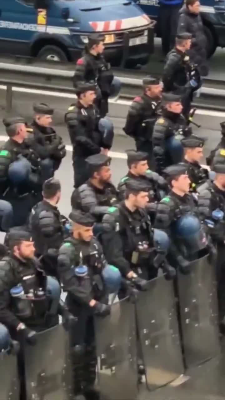 Illustrative photo for: French Farmers Protest Mercosur with Road Blockade and