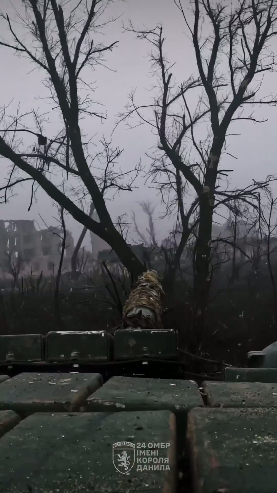Illustrative photo for: Ukrainian T72 Tank Demolition Destroys Russian Firing