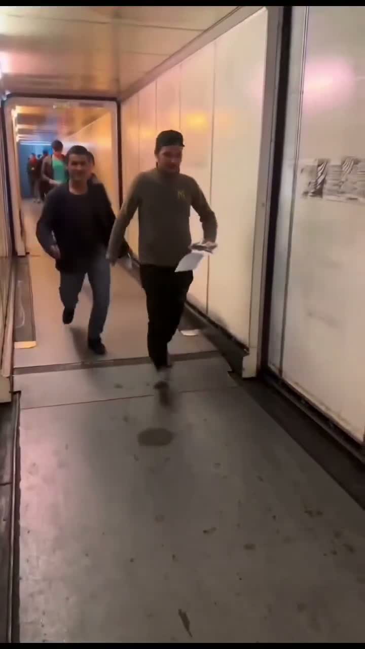 Illustrative photo for: UK Resettles Afghan Migrants via New Flights as MoD