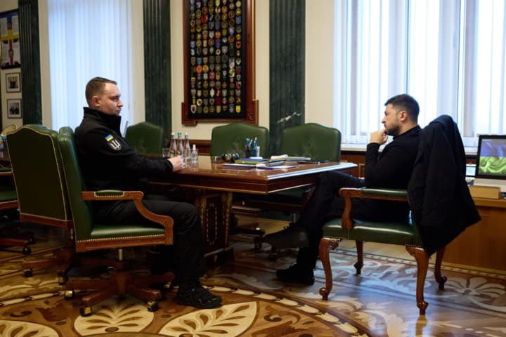 Illustrative photo for: Zelensky offers chief of staff role to military