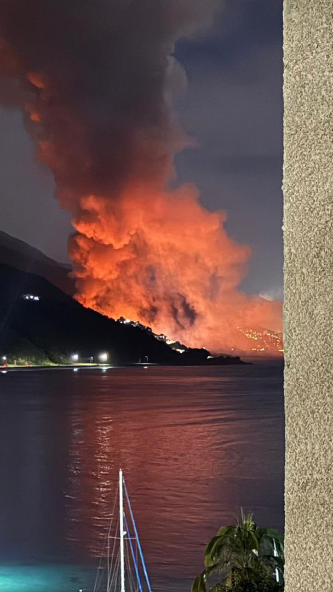 Illustrative photo for: Breaking: U.S. Airstrikes La Guaira on Military Targets — U