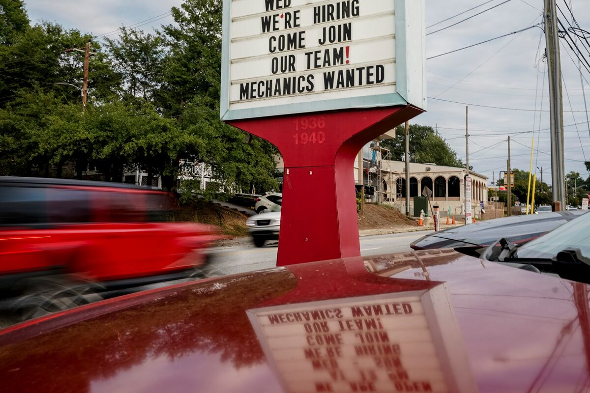 Illustrative photo for: US employment growth decline continues in December amid