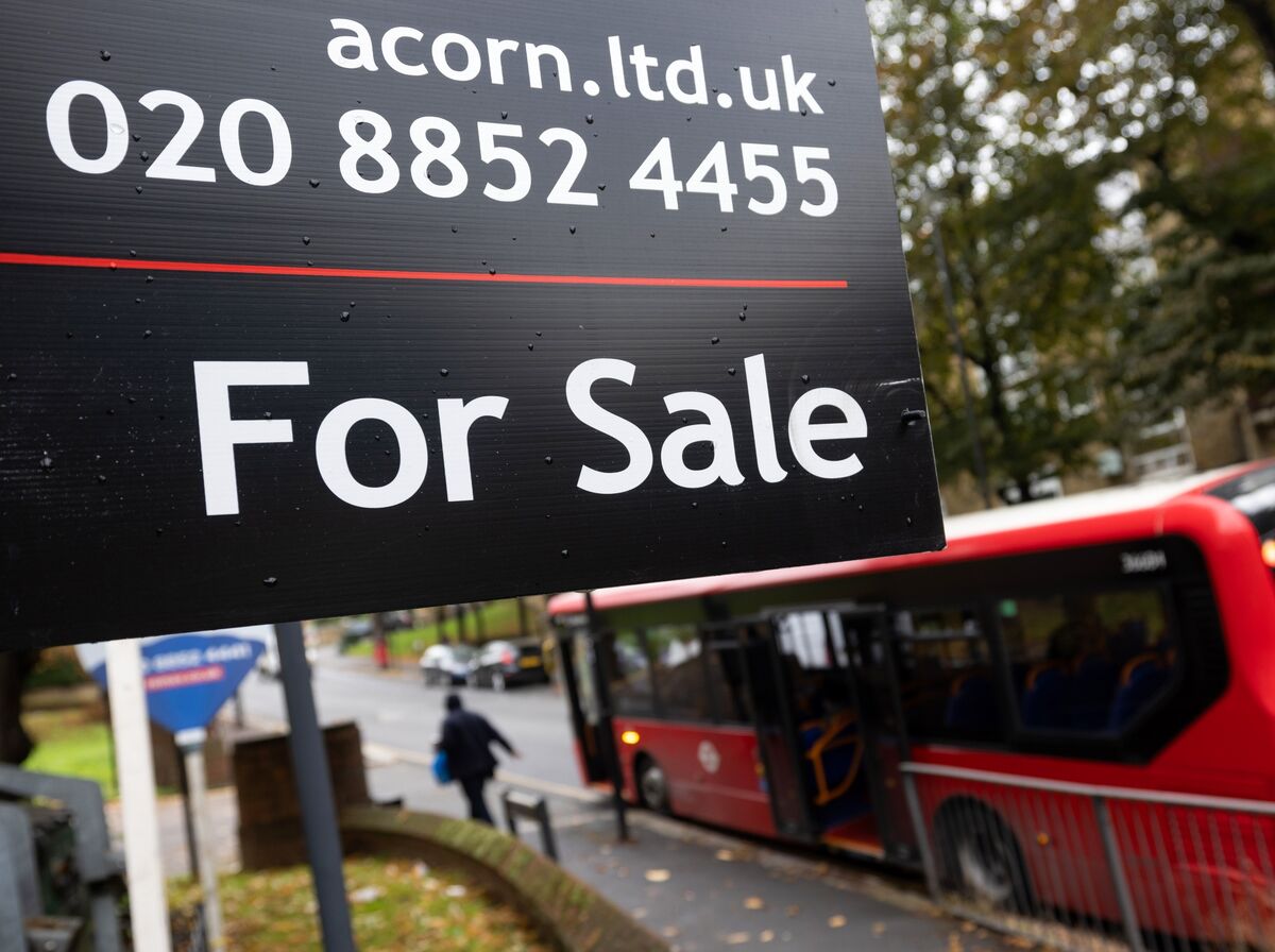 Illustrative photo for: UK Home Loan Demand Drops to Five-Month Low Amid Budget