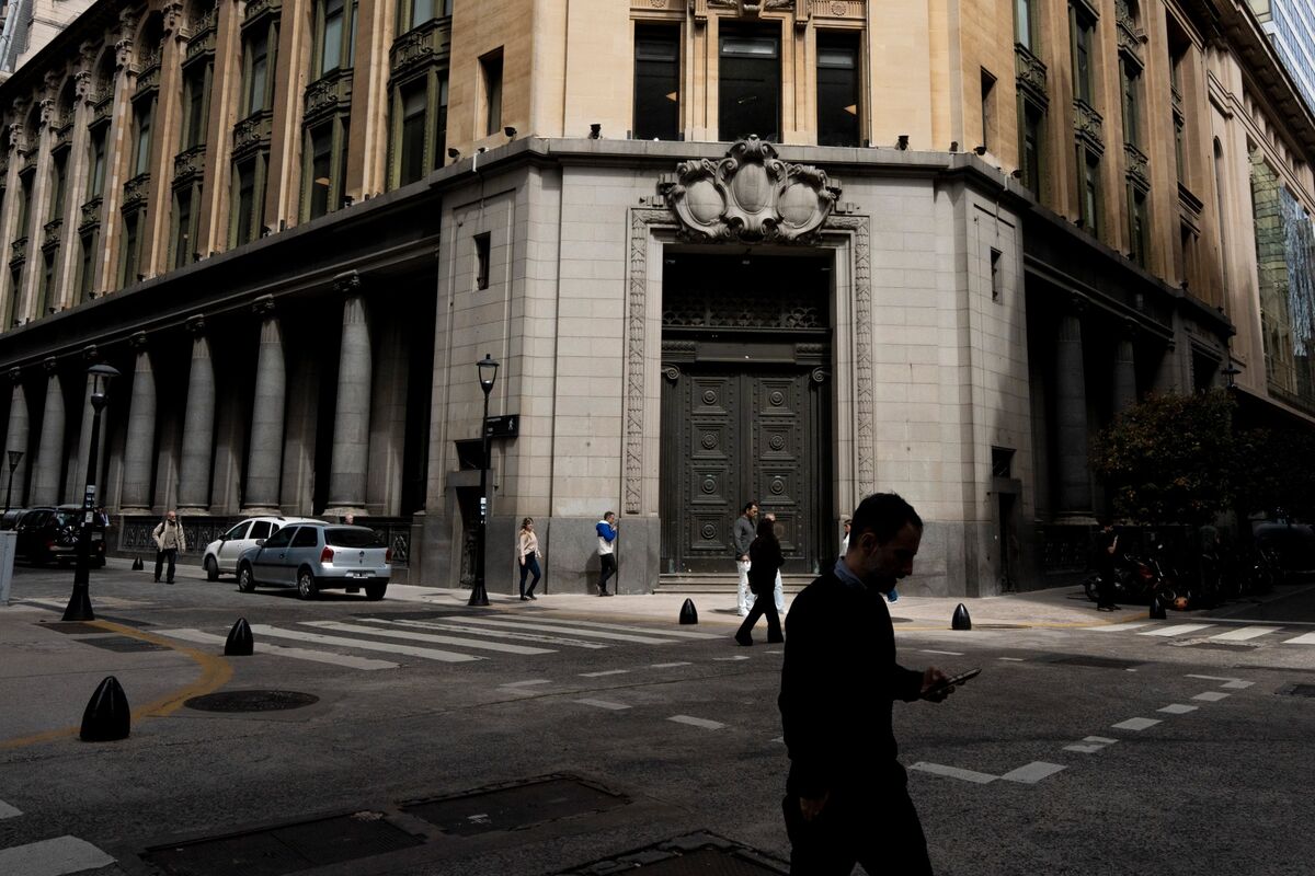 Illustrative photo for: Argentina sovereign debt repayment: $3B repo deal to meet