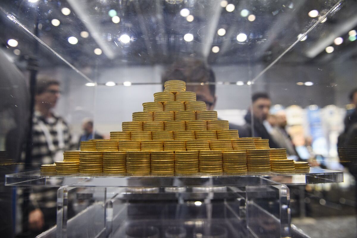 Illustrative photo for: Canada gold trade deficit widens in October amid rising