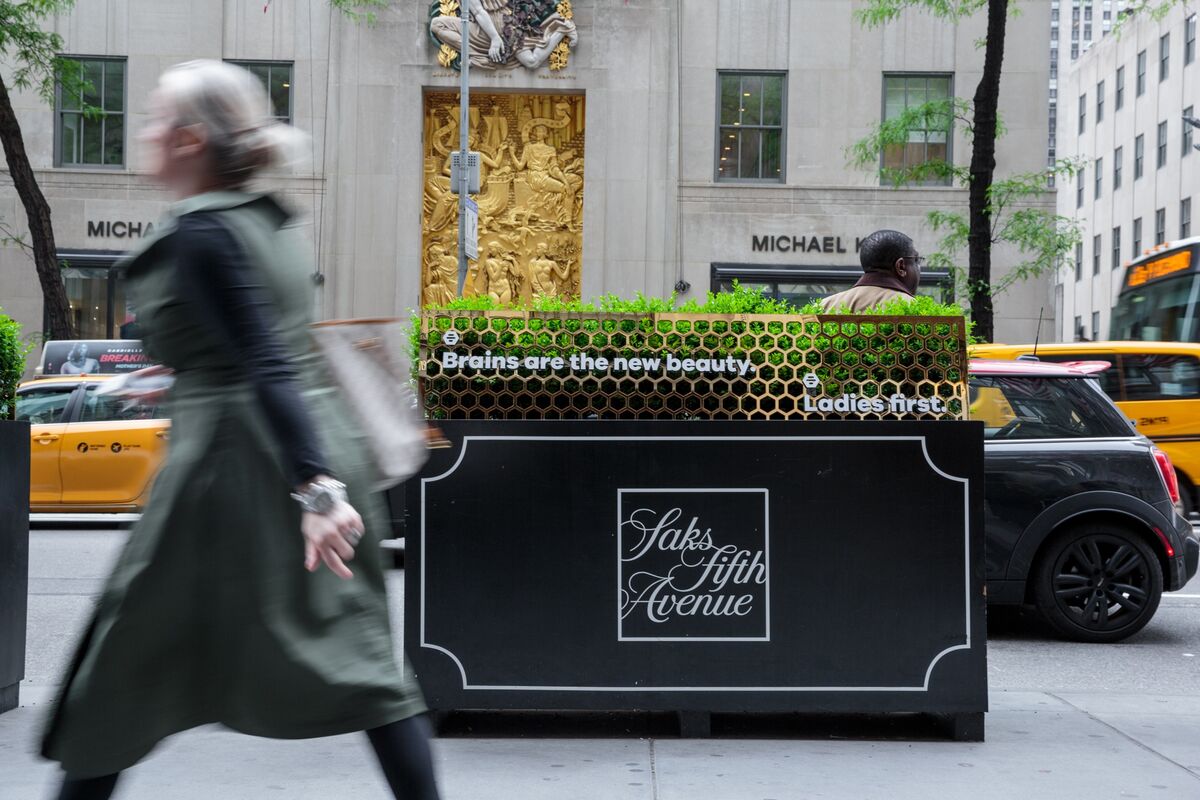 Illustrative photo for: Saks Chapter 11 Bankruptcy Filing Expected as Soon as Sunday