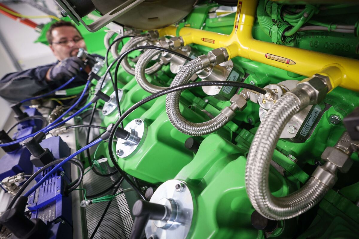 Illustrative photo for: Advent Picks Banks for Innio IPO Power Equipment amid Data