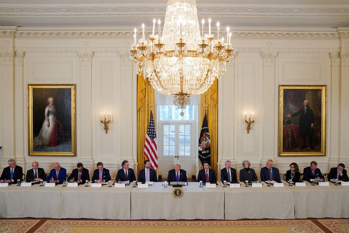 Illustrative photo for: Trump Venezuela oil companies: Administration urges