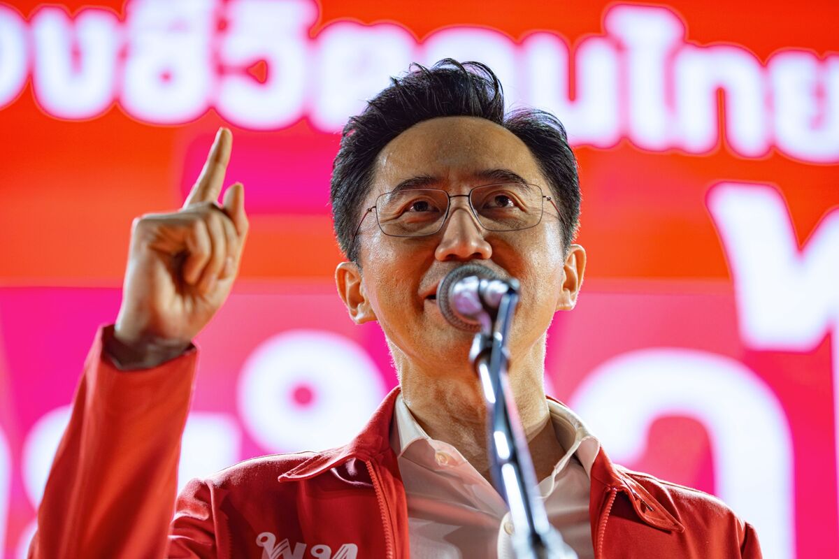 Illustrative photo for: Yodchanan Wongsawat political campaign: Balancing Family