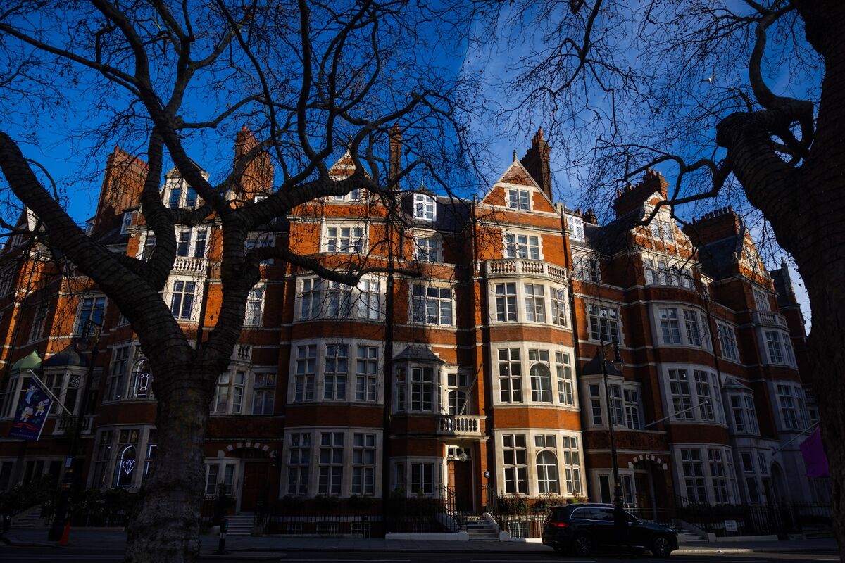 Illustrative photo for: London property seller losses hit decade high for home