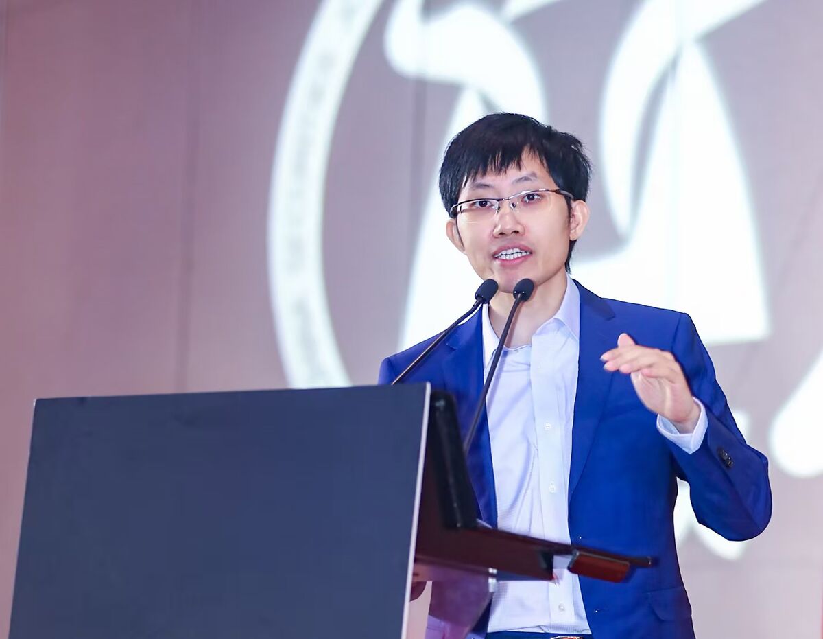 Illustrative photo for: Liang Wenfeng hedge fund Achieves Over 50% Returns in 2022