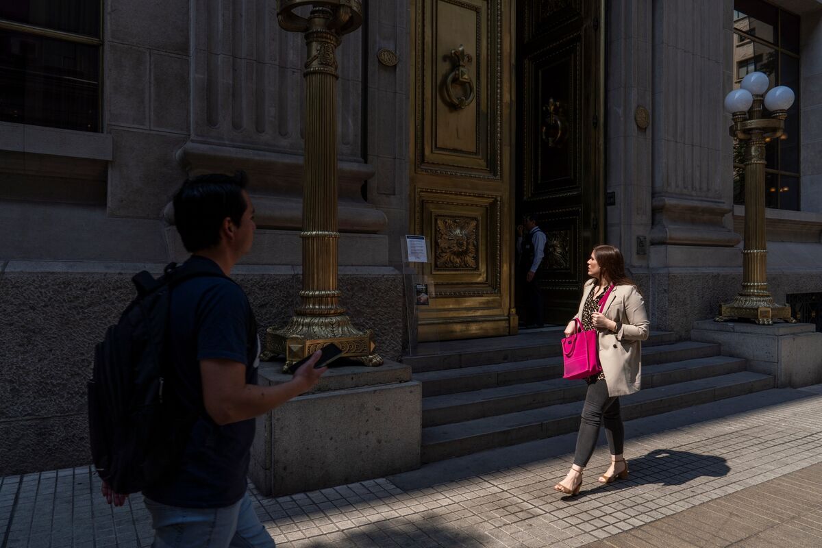 Illustrative photo for: Chilean Investors Geopolitical Focus on U.S. and Global