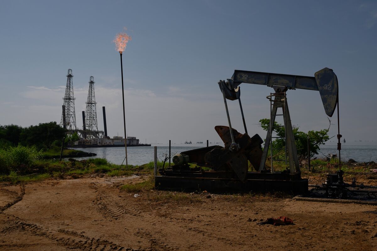Illustrative photo for: Venezuela Bond Rally Stalls Amid Trump’s Oil Sanctions